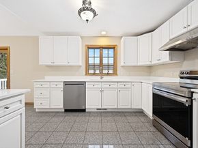 14 Belcourt Rd, Worcester MA 01605