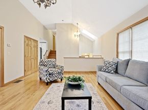 14 Belcourt Rd, Worcester MA 01605