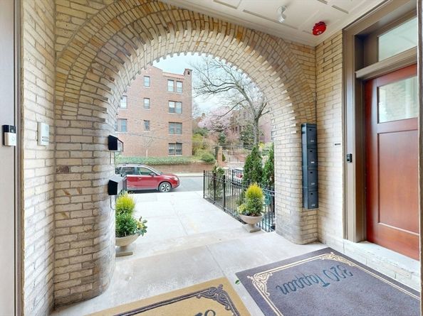 322 Tappan St 2, Brookline MA 02445