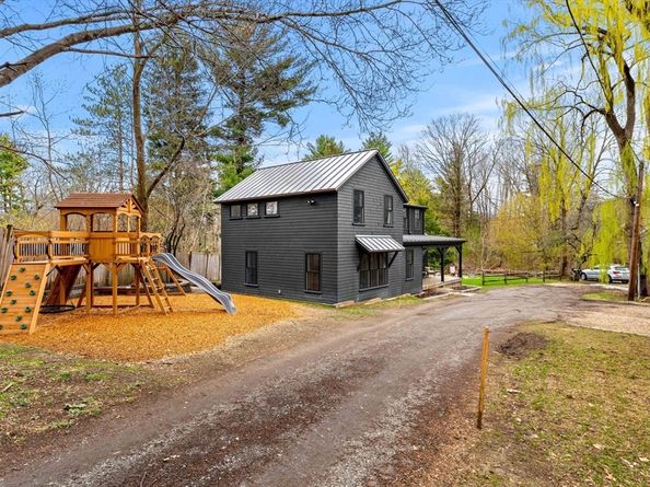 8R Rolfes Ln, Newbury MA 01951