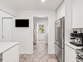 8R Rolfes Ln, Newbury MA 01951