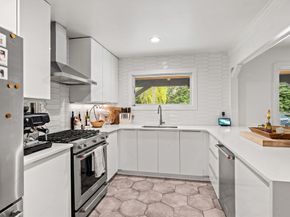 8R Rolfes Ln, Newbury MA 01951
