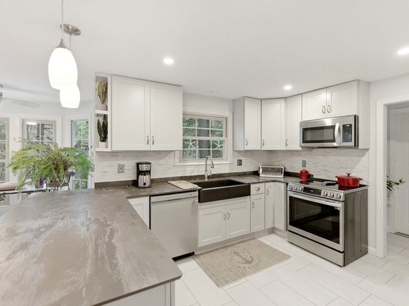 12 Alpine Run Rd, Kingston MA 02364