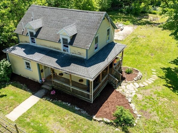 138 Charlton St, Southbridge MA 01550
