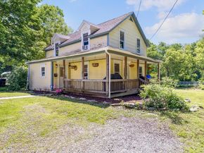 138 Charlton St, Southbridge MA 01550