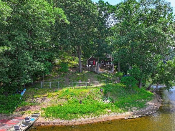 20 Litchfield Ave, Norfolk MA 02056