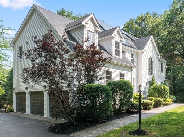 23 Falcon Ridge Dr, Hopkinton MA 01748