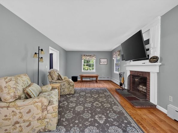 11 Foster St, Oxford MA 01540