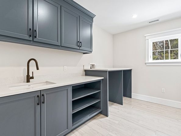 6 Clifford Lane, Weston MA 02493