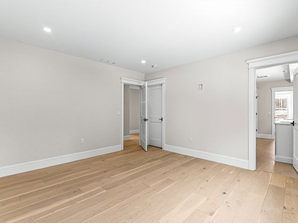 6 Clifford Lane, Weston MA 02493