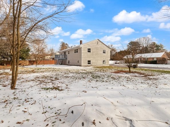 8 Maple Lane, Millbury MA 01527