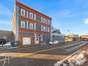 64 Green St, Worcester MA 01604