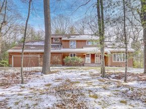 28 Blueberry Lane, Lincoln MA 01773