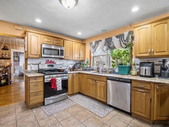 86 Parkland Ave, Lynn MA 01904