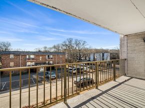 30 Skyline Dr 6, Braintree MA 02184