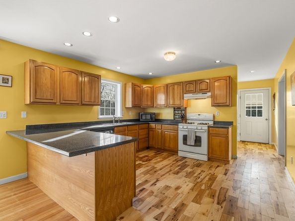 303 School St, Acton MA 01720