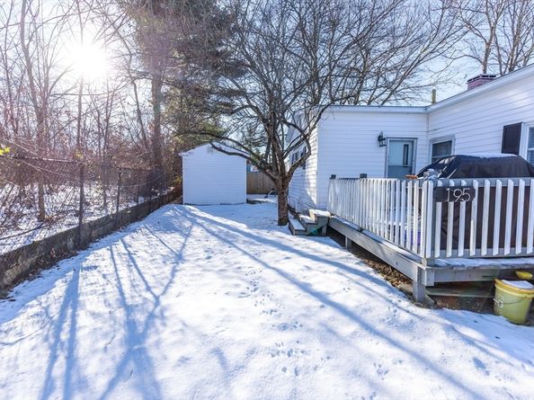 195 Shoreline Dr, Billerica MA 01862