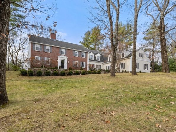 84 Royalston Rd, Wellesley MA 02481