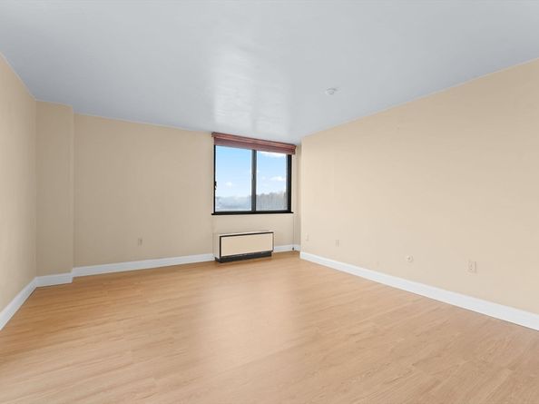 77 Adams St 610, Quincy MA 02169