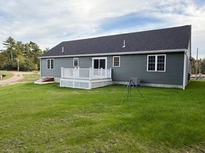 31 Cross Rd, Rochester MA 02770