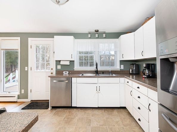 55 Pommogussett Rd, Rutland MA 01543