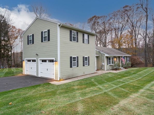 55 Pommogussett Rd, Rutland MA 01543