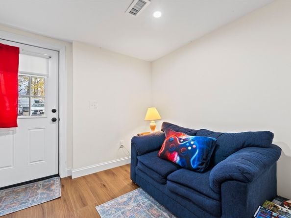 23 Bennett Lane, Lancaster MA 01523