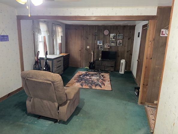 163 Bridge St, Gardner MA 01440