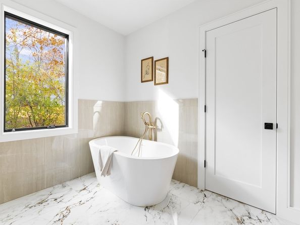 27-29 Indiana Terrace 29, Newton MA 02464