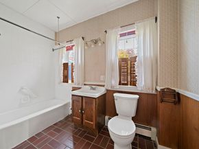 578 Plain St, Brockton MA 02302