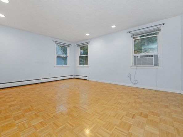 28 Hillcrest St, Waltham MA 02451