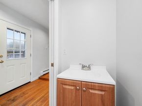 28 Hillcrest St, Waltham MA 02451