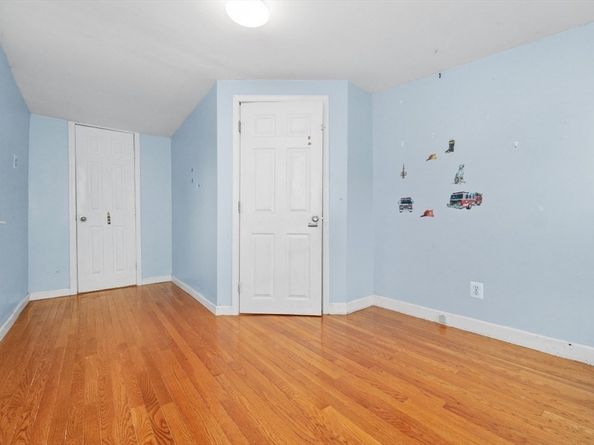 28 Hillcrest St, Waltham MA 02451