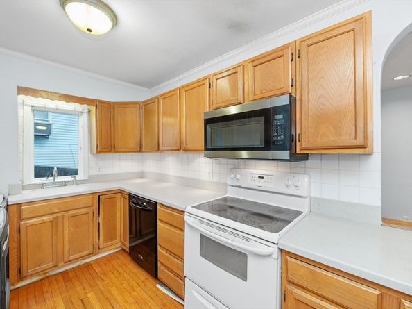 28 Hillcrest St, Waltham MA 02451