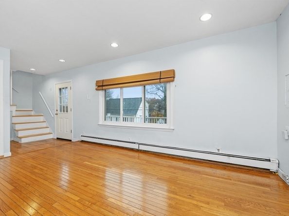 28 Hillcrest St, Waltham MA 02451