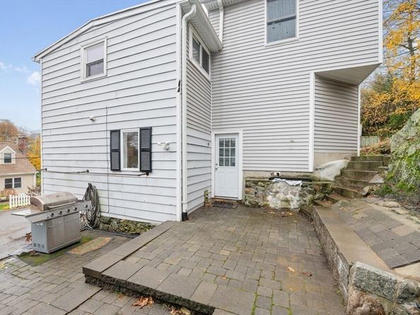 28 Hillcrest St, Waltham MA 02451