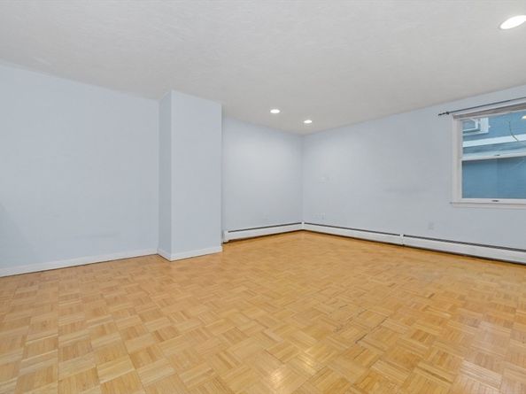 28 Hillcrest St, Waltham MA 02451