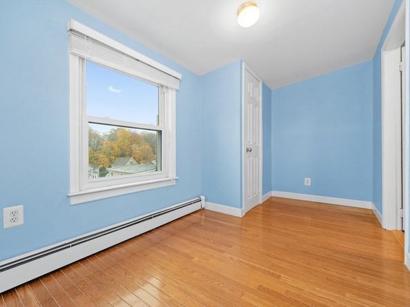 28 Hillcrest St, Waltham MA 02451