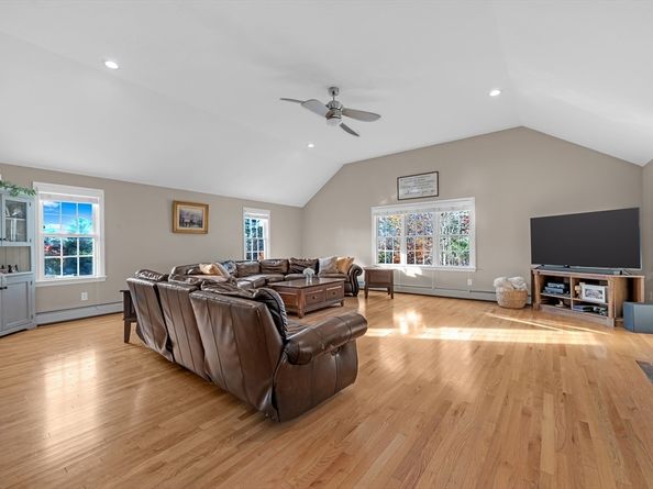 21 Wildbrook Dr, Rutland MA 01543