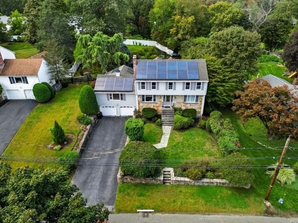 24 Angelica Dr, Framingham MA 01701