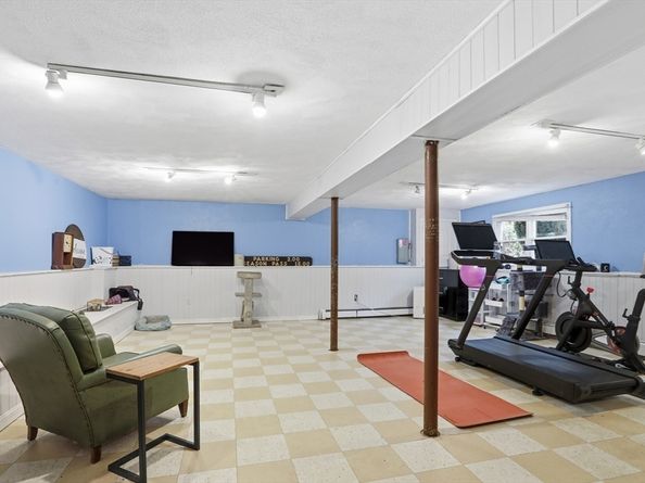 24 Angelica Dr, Framingham MA 01701