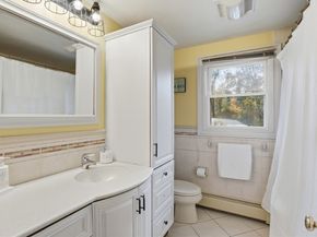 24 Angelica Dr, Framingham MA 01701