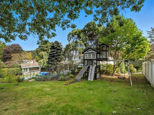 24 Angelica Dr, Framingham MA 01701