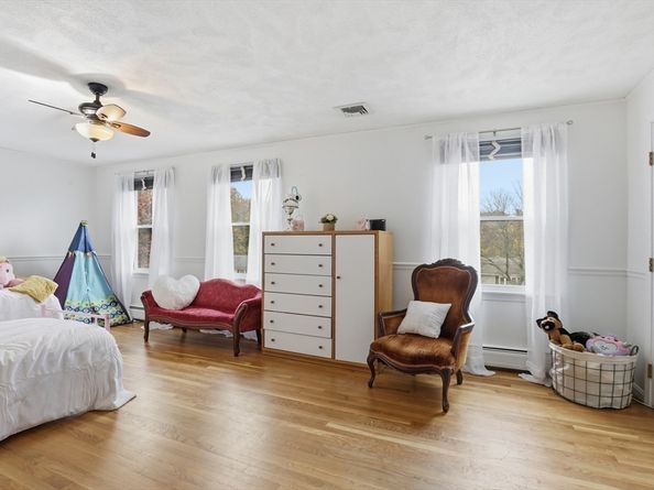 24 Angelica Dr, Framingham MA 01701