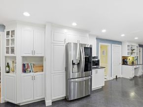 24 Angelica Dr, Framingham MA 01701