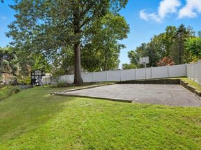 24 Angelica Dr, Framingham MA 01701