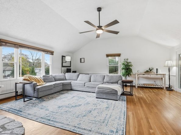 24 Angelica Dr, Framingham MA 01701