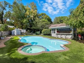 24 Angelica Dr, Framingham MA 01701