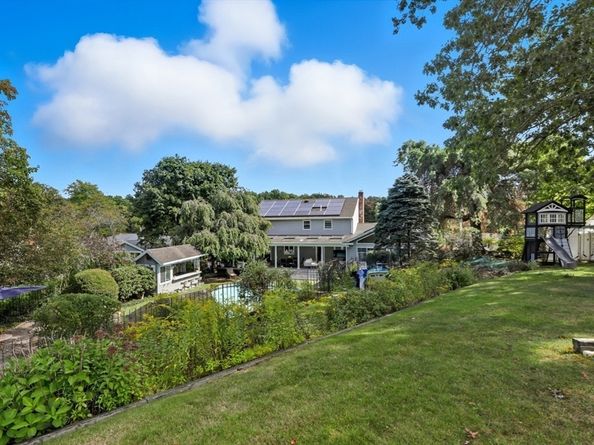 24 Angelica Dr, Framingham MA 01701