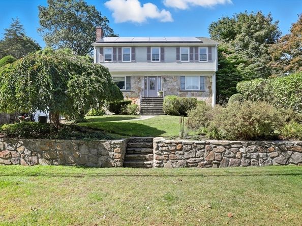 24 Angelica Dr, Framingham MA 01701